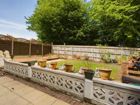 4 bedroom Detached house for sale in Dove Close, Kempshott, Basingstoke, RG22