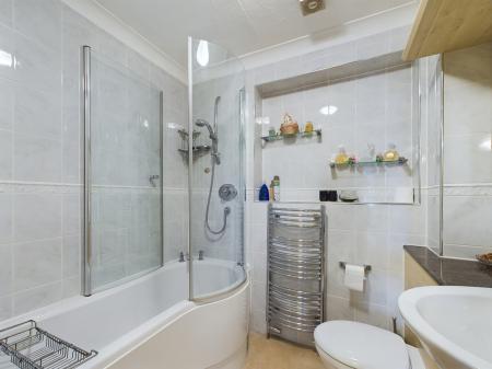 4 bedroom Detached house for sale in Dove Close, Kempshott, Basingstoke, RG22