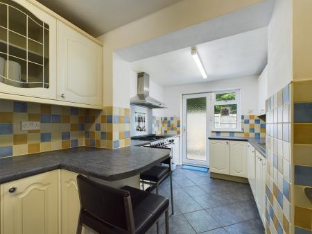 4 bedroom Detached house for sale in Dove Close, Kempshott, Basingstoke, RG22