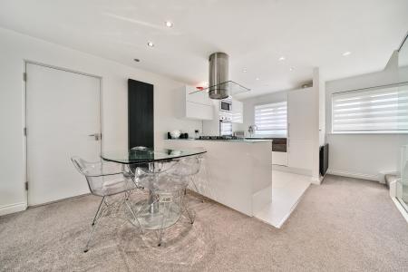 5 bedroom Town house for sale in Ferndown Close, Beggarwood, Basingstoke, RG22