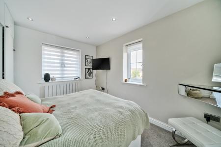 5 bedroom Town house for sale in Ferndown Close, Beggarwood, Basingstoke, RG22