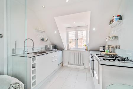 5 bedroom Town house for sale in Ferndown Close, Beggarwood, Basingstoke, RG22