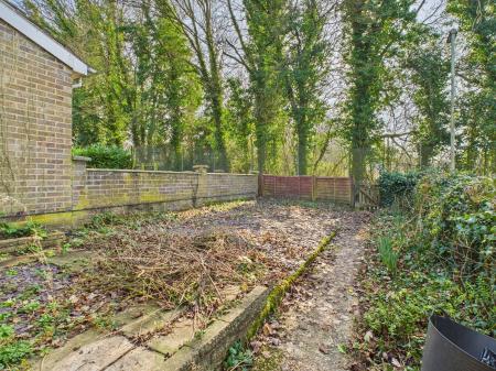 3 bedroom Terraced House for sale in Grainger Close, Brighton Hill, Basingstoke, RG22