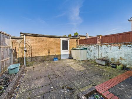 3 bedroom Terraced House for sale in Grainger Close, Brighton Hill, Basingstoke, RG22
