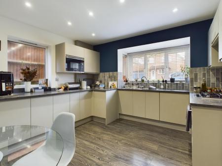 4 bedroom Link detached house for sale in Hampshire Close, Basingstoke, RG22