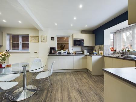 4 bedroom Link detached house for sale in Hampshire Close, Basingstoke, RG22