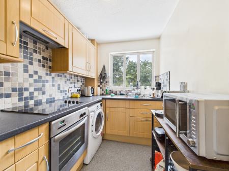 1 bedroom Flat for sale in Hogarth Close, Black Dam, Basingstoke, RG21