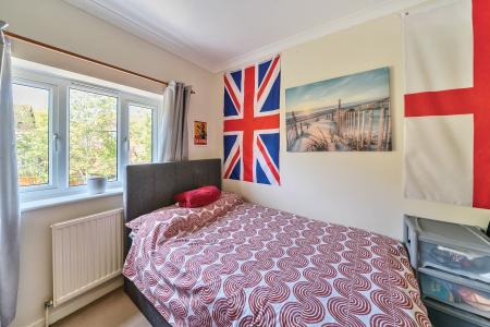 4 bedroom Detached house for sale in Ivar Gardens, Lychpit, Basingstoke, RG24