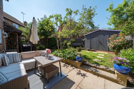 4 bedroom Detached house for sale in Ivar Gardens, Lychpit, Basingstoke, RG24