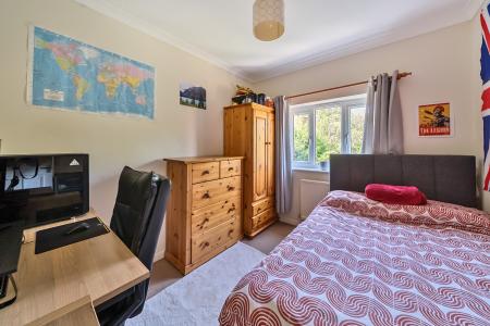 4 bedroom Detached house for sale in Ivar Gardens, Lychpit, Basingstoke, RG24