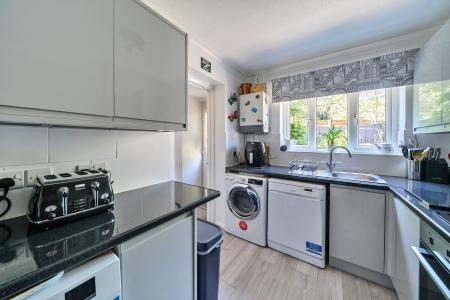 4 bedroom Detached house for sale in Ivar Gardens, Lychpit, Basingstoke, RG24
