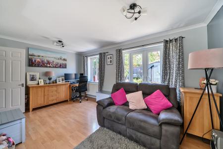 4 bedroom Detached house for sale in Ivar Gardens, Lychpit, Basingstoke, RG24