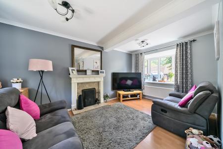 4 bedroom Detached house for sale in Ivar Gardens, Lychpit, Basingstoke, RG24