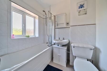 4 bedroom Detached house for sale in Ivar Gardens, Lychpit, Basingstoke, RG24