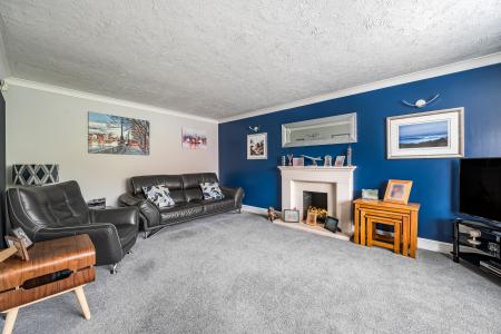 4 bedroom Detached house for sale in Kempshott Grove, Basingstoke, RG22