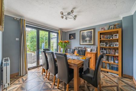 4 bedroom Detached house for sale in Kempshott Grove, Basingstoke, RG22