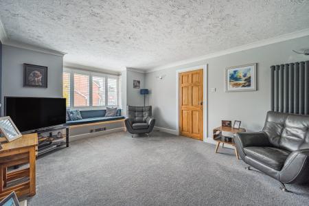 4 bedroom Detached house for sale in Kempshott Grove, Basingstoke, RG22