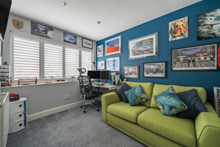 4 bedroom Detached house for sale in Kempshott Grove, Basingstoke, RG22