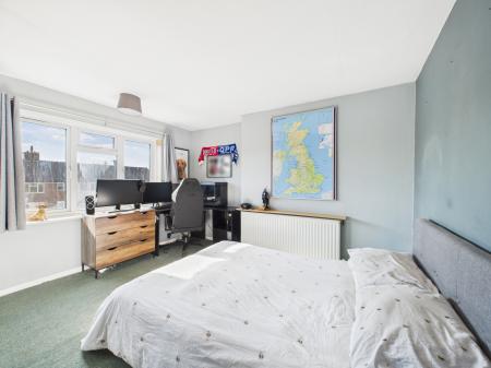 3 bedroom Apartment for sale in Kings Road, Basingstoke, RG22