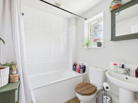 1 bedroom Flat for sale in Landseer Close, Black Dam, Basingstoke, RG21