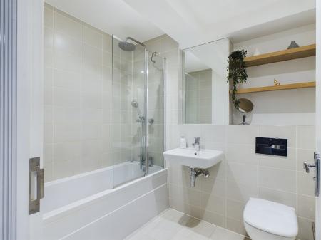 2 bedroom Flat for sale in Lilly Court, Basingstoke, RG21