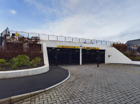 2 bedroom Flat for sale in Lilly Court, Basingstoke, RG21