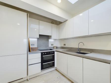 2 bedroom Flat for sale in Lilly Court, Basingstoke, RG21