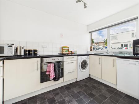 4 bedroom Terraced House for sale in Lune Close, Basingstoke, RG21