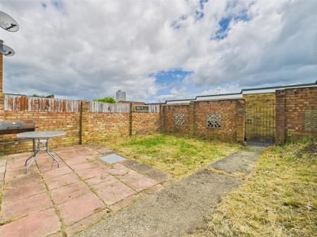 4 bedroom Terraced House for sale in Lune Close, Basingstoke, RG21