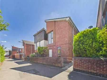 3 bedroom Terraced House for sale in Marston Walk, Basingstoke, RG24