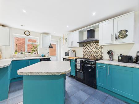 4 bedroom Bungalow for sale in Old Kempshott Lane, Basingstoke, RG22