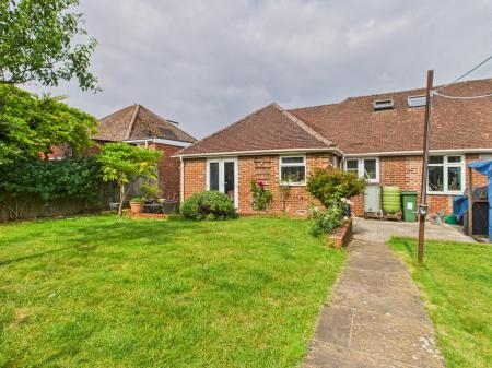 4 bedroom Bungalow for sale in Old Kempshott Lane, Basingstoke, RG22