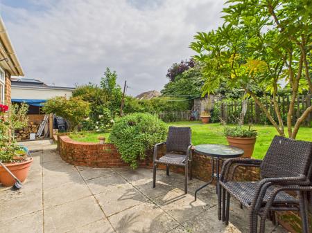 4 bedroom Bungalow for sale in Old Kempshott Lane, Basingstoke, RG22