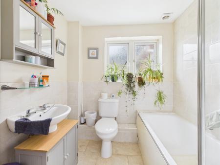 4 bedroom Bungalow for sale in Old Kempshott Lane, Basingstoke, RG22