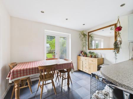 4 bedroom Bungalow for sale in Old Kempshott Lane, Basingstoke, RG22