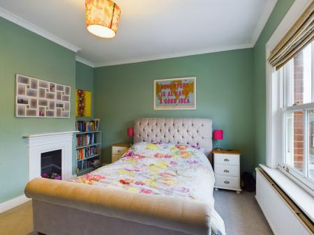 3 bedroom Terraced House for sale in Queens Road, Brookvale, Basingstoke, RG21