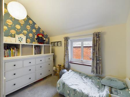 3 bedroom Terraced House for sale in Queens Road, Brookvale, Basingstoke, RG21