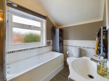 3 bedroom Terraced House for sale in Queens Road, Brookvale, Basingstoke, RG21