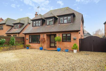 4 bedroom Detached house for sale in Reading Road, Chineham, Basingstoke, RG24