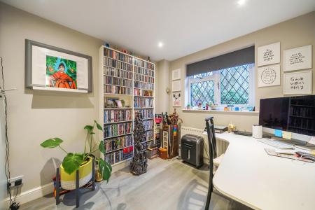 4 bedroom Detached house for sale in Reading Road, Chineham, Basingstoke, RG24