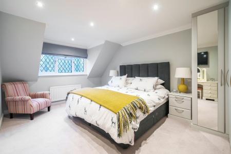 4 bedroom Detached house for sale in Reading Road, Chineham, Basingstoke, RG24