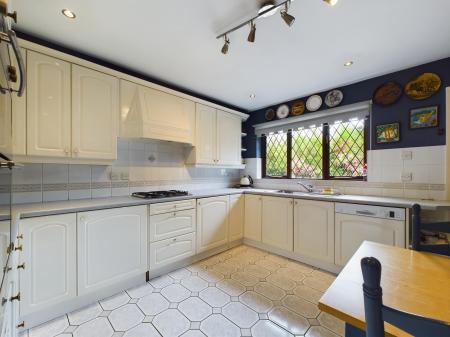 3 bedroom Detached bungalow for sale in Reading Road, Chineham, Basingstoke, RG24