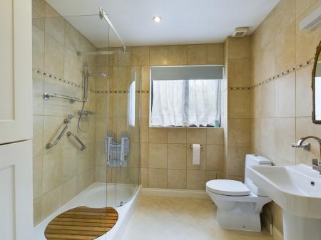 3 bedroom Detached bungalow for sale in Reading Road, Chineham, Basingstoke, RG24