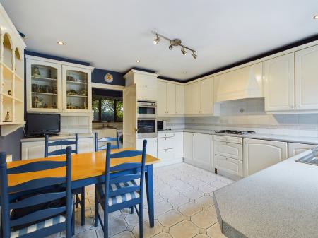 3 bedroom Detached bungalow for sale in Reading Road, Chineham, Basingstoke, RG24