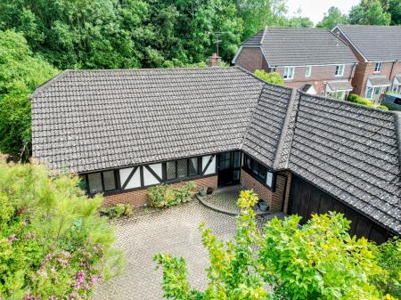 3 bedroom Detached bungalow for sale in Reading Road, Chineham, Basingstoke, RG24