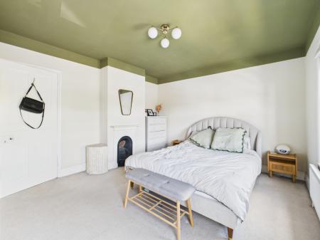 3 bedroom Terraced House for sale in Rochford Road, Basingstoke, RG21