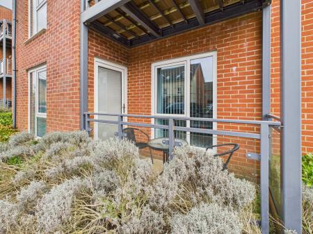 2 bedroom Flat for sale in Robertson Way, Chapel Gate, Basingstoke, RG21