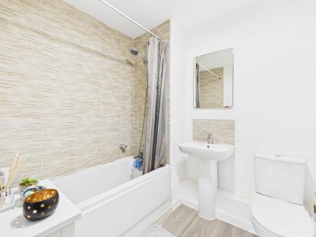 2 bedroom Flat for sale in Robertson Way, Chapel Gate, Basingstoke, RG21