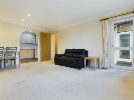 2 bedroom Flat for sale in Russell Road, Cranbourne, Basingstoke, RG21