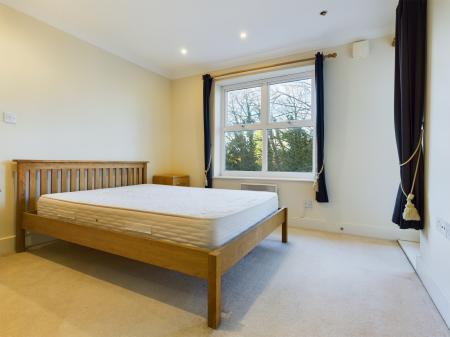 2 bedroom Flat for sale in Russell Road, Cranbourne, Basingstoke, RG21